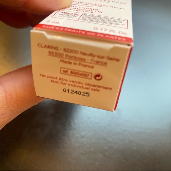 Clarins Luxe Skincare Bundle (Includes Eco-Conscious Pouch) - Picture 9 of 10